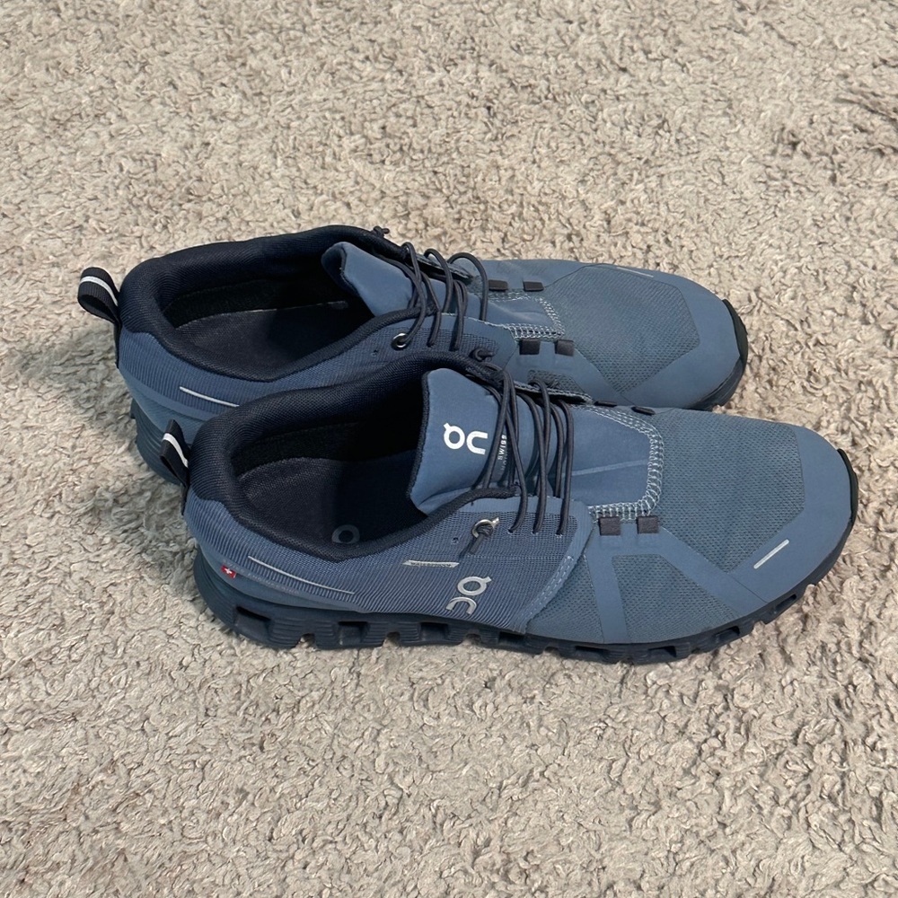 ON Cloud 5 Waterproof Men’s Running Shoe, Sz 9 EUC